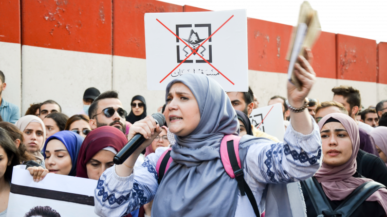 Libanesinnen und Libanesen protestieren gegen die politische Führung
