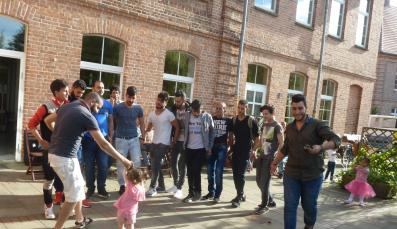 Regelmäßig finden gemeinsame Feste mit Geflüchteten und Einheimischen in Ludwigslust statt, zum Beispiel anlässlich des Zuckerfestes 2017. 